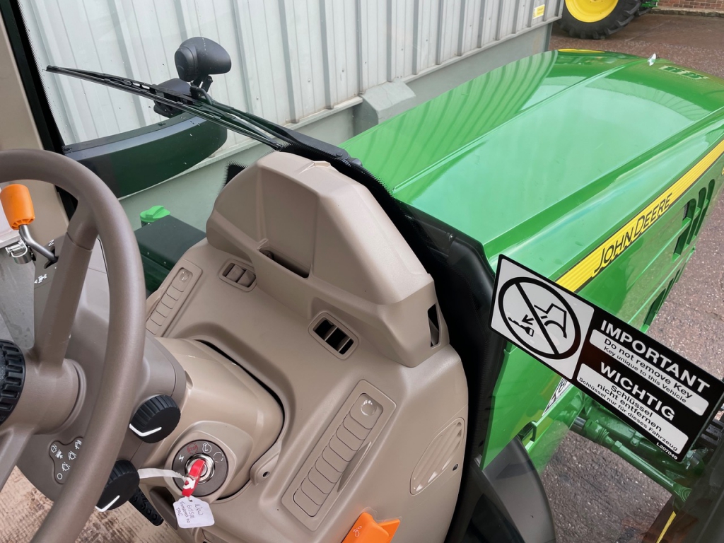 John Deere 6120M