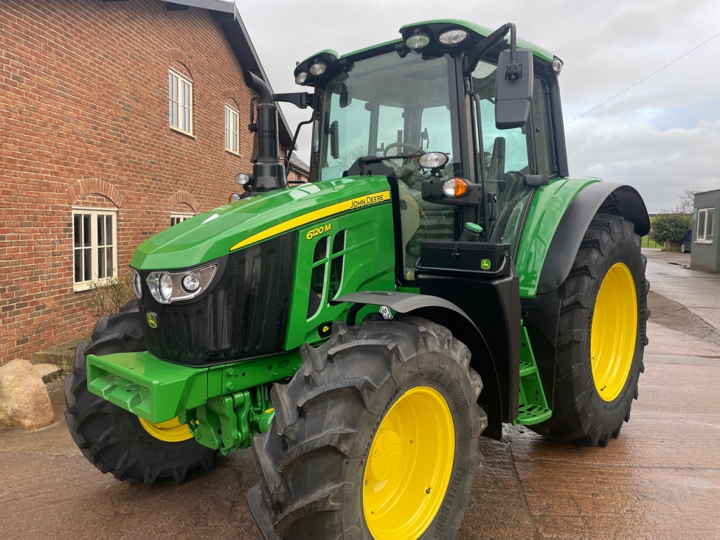 John Deere 6120M