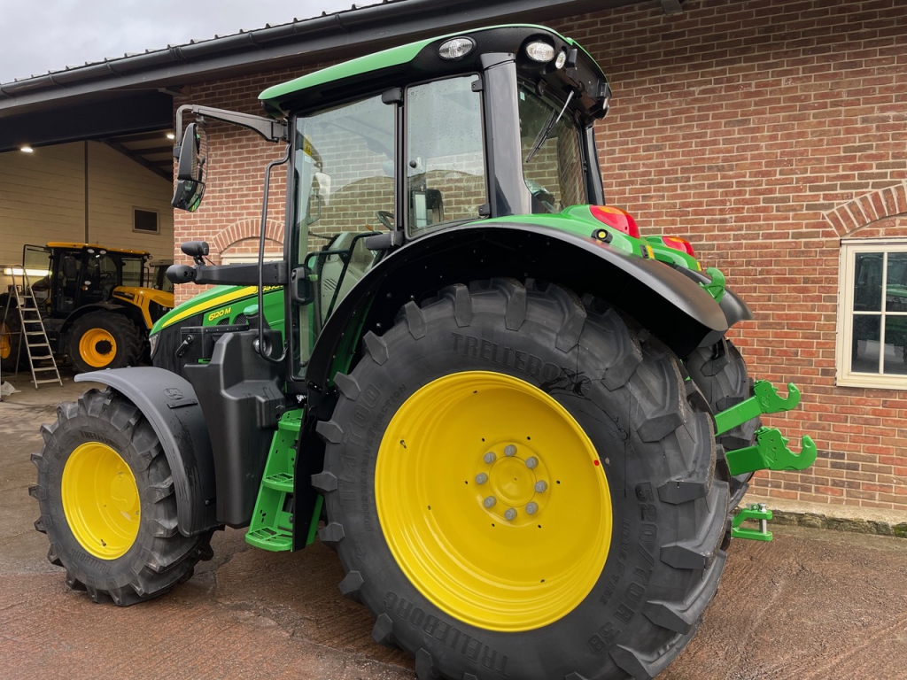 John Deere 6120M
