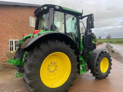 John Deere 6120M
