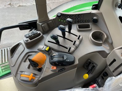 John Deere 6120M