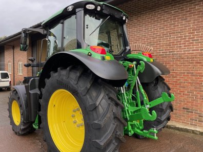 John Deere 6120M