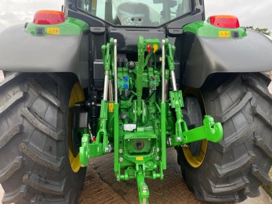 John Deere 6120M