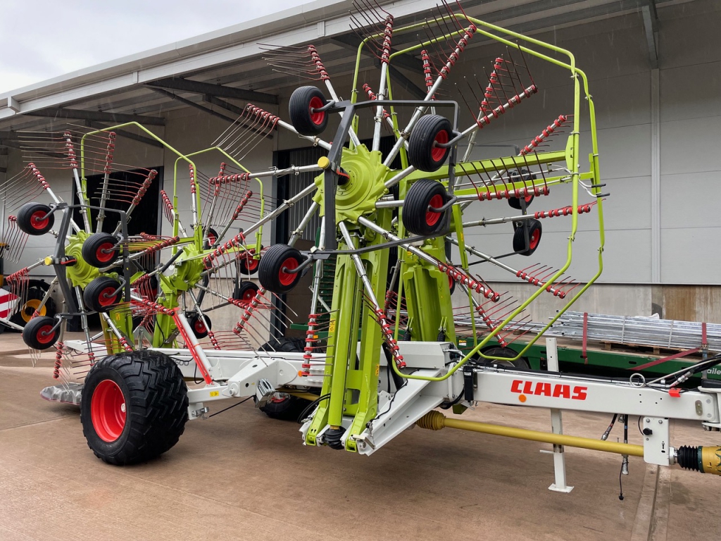 Claas Liner 3600 4 rotor rake