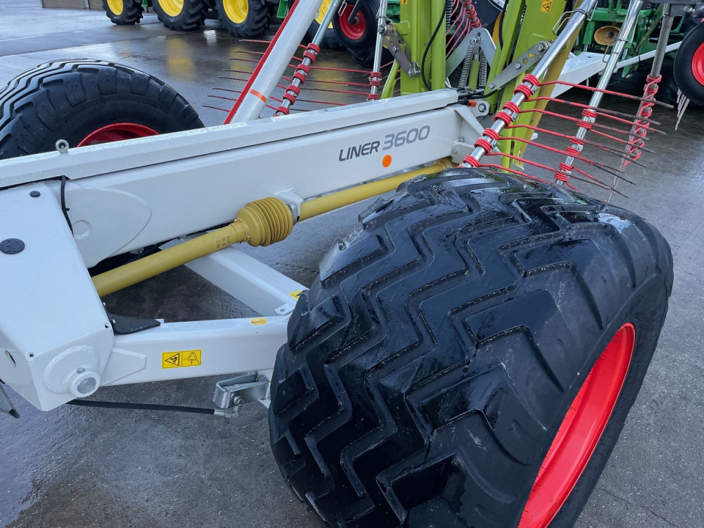 Claas Liner 3600 4 rotor rake