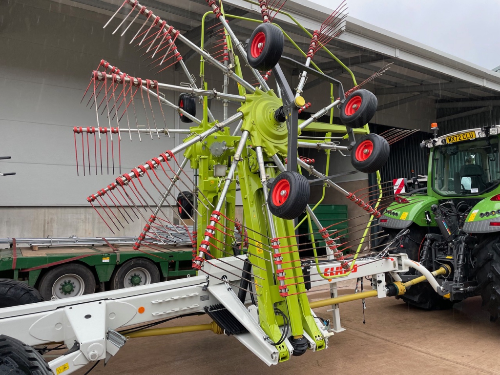 Claas Liner 3600 4 rotor rake