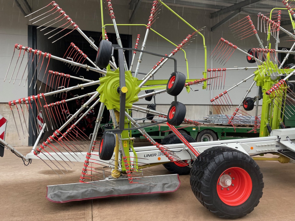 Claas Liner 3600 4 rotor rake