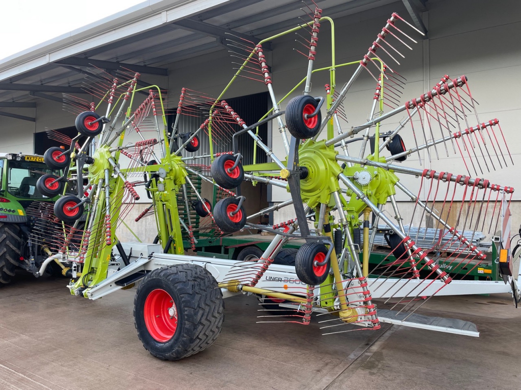 Claas Liner 3600 4 rotor rake
