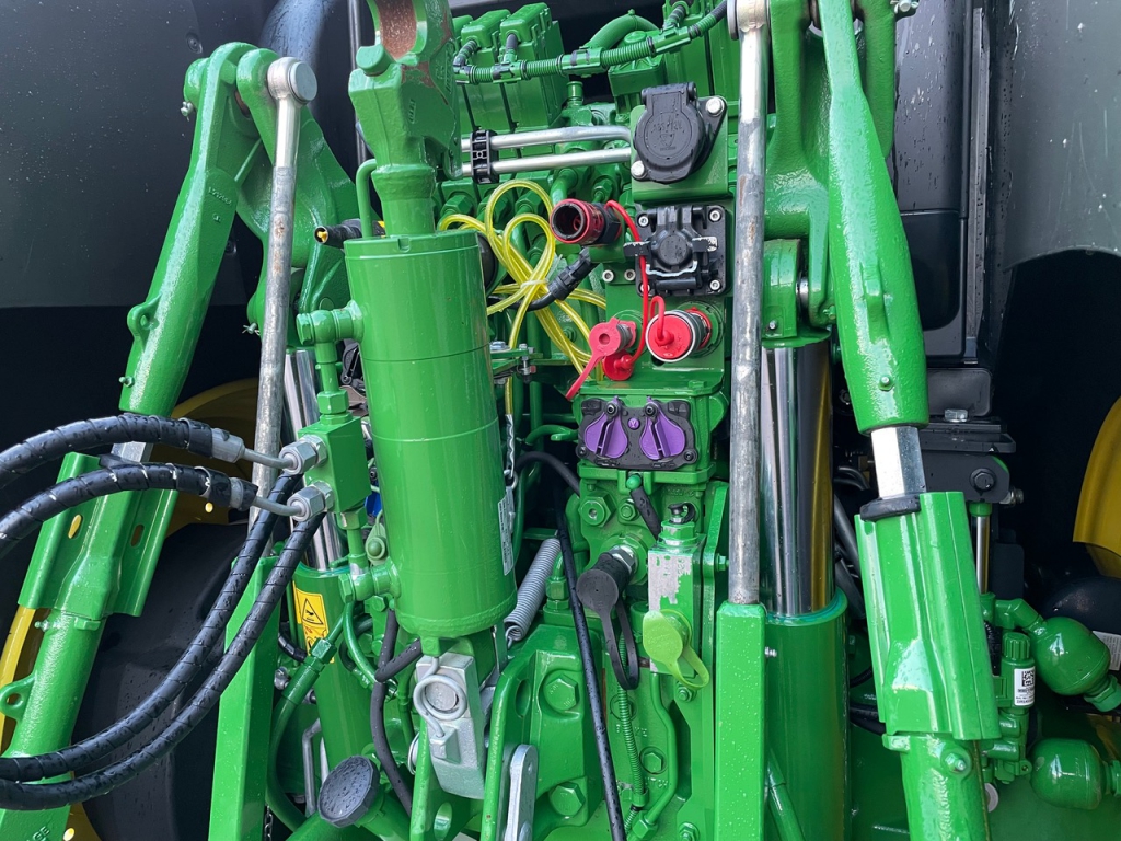 John Deere 6215R Ultimate Edition