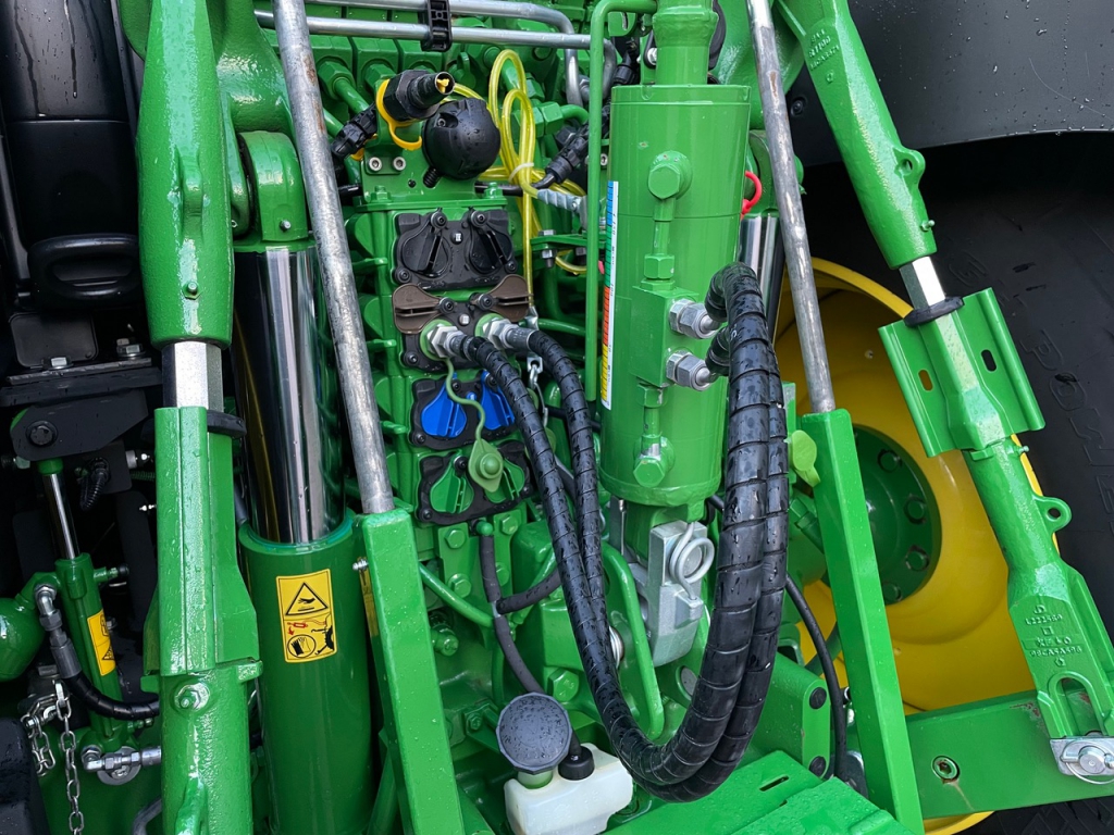 John Deere 6215R Ultimate Edition