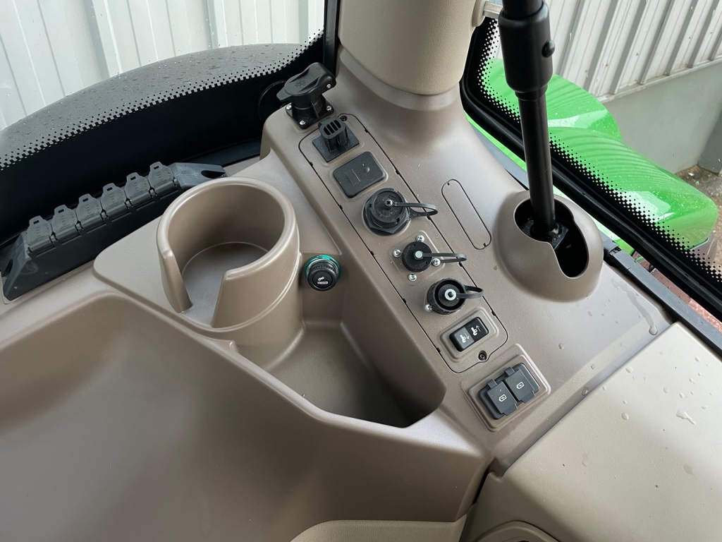 John Deere 6215R Ultimate Edition