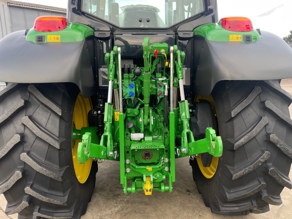 John Deere 6120M