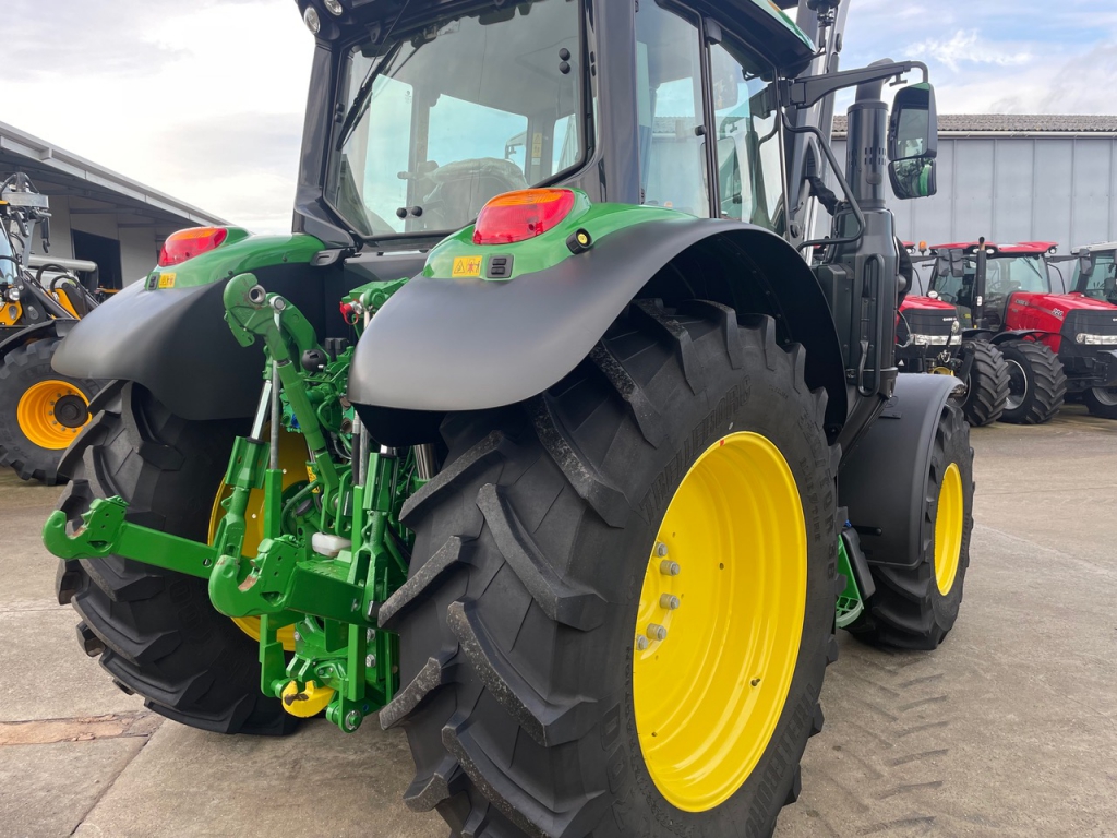 John Deere 6120M