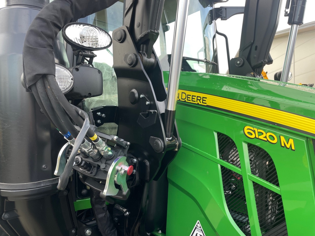 John Deere 6120M