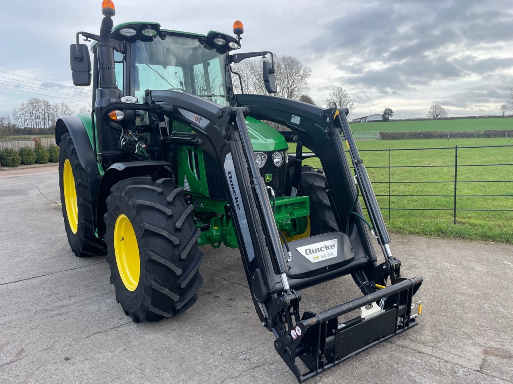 John Deere 6120M