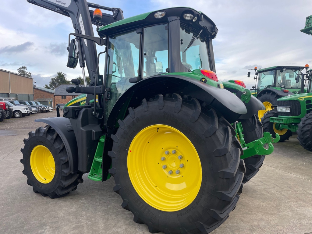 John Deere 6120M