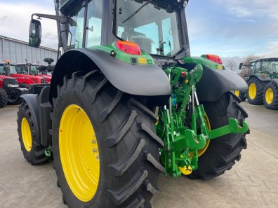 John Deere 6120M