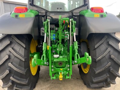 John Deere 6120M