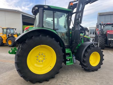 John Deere 6120M