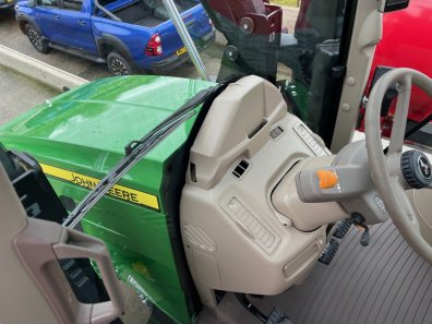 John Deere 6120M