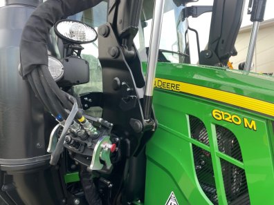 John Deere 6120M
