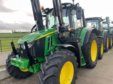 John Deere 6120M