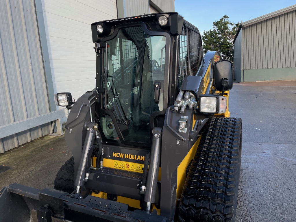 New Holland C337 skid steer