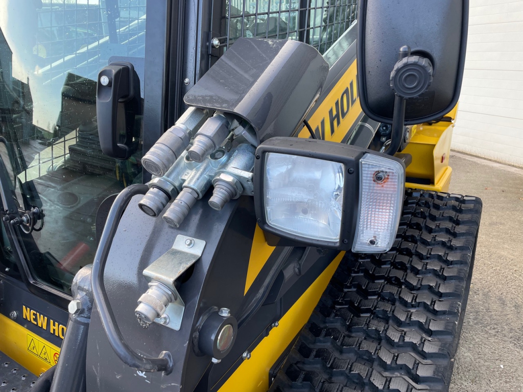 New Holland C337 skid steer