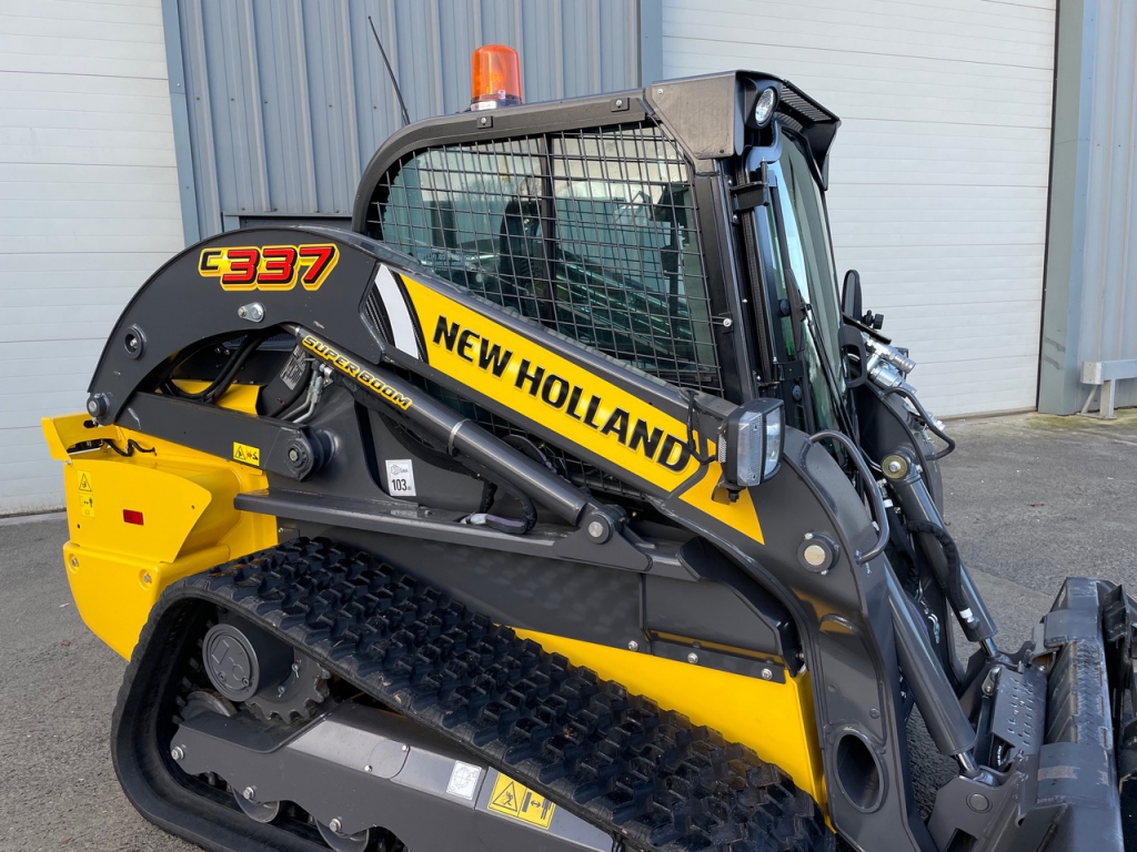 New Holland C337 skid steer
