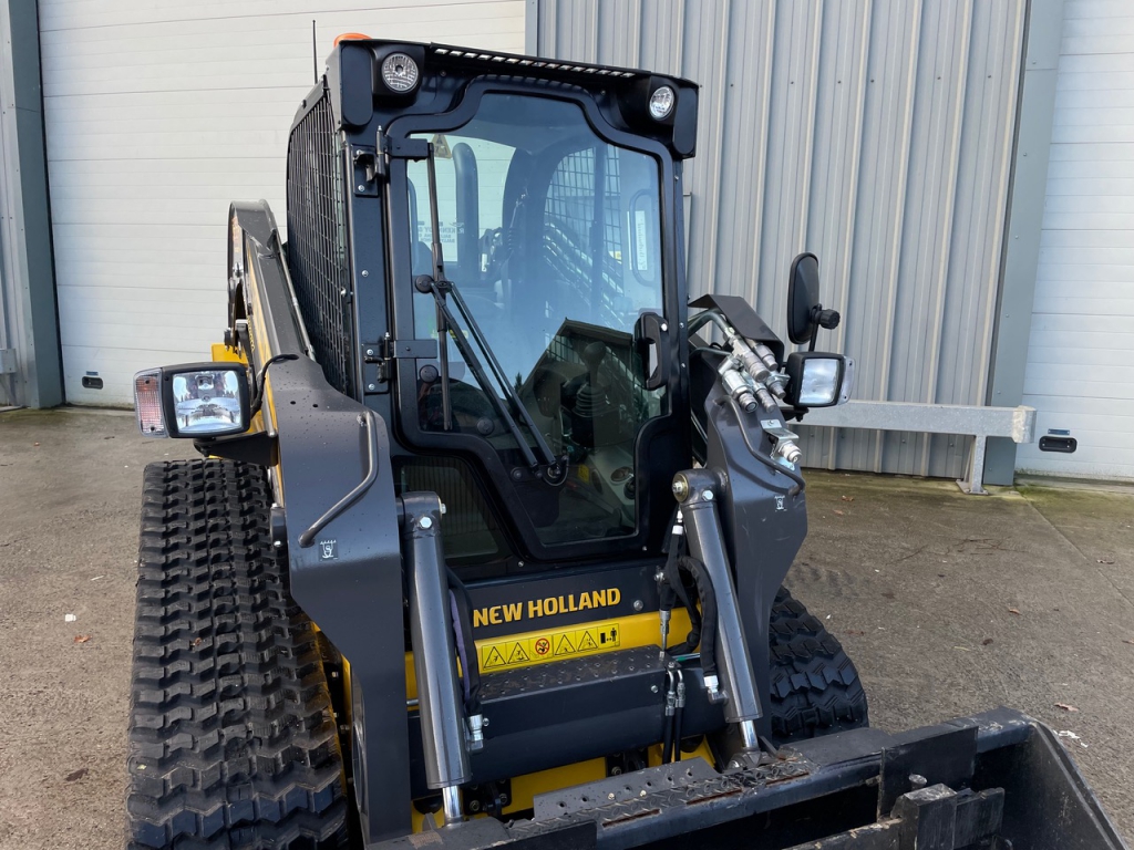 New Holland C337 skid steer