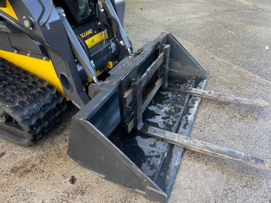 New Holland C337 skid steer