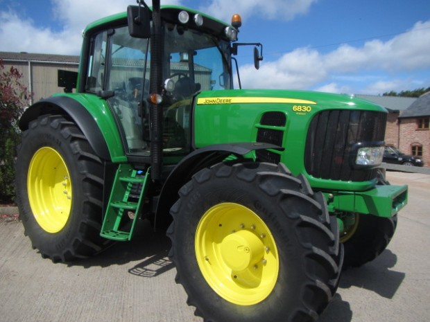 John Deere 6830