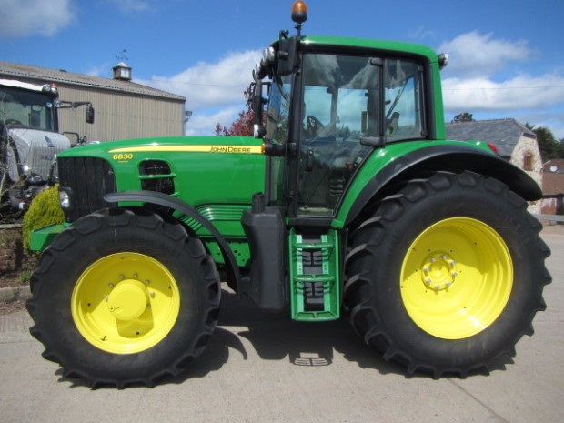 John Deere 6830