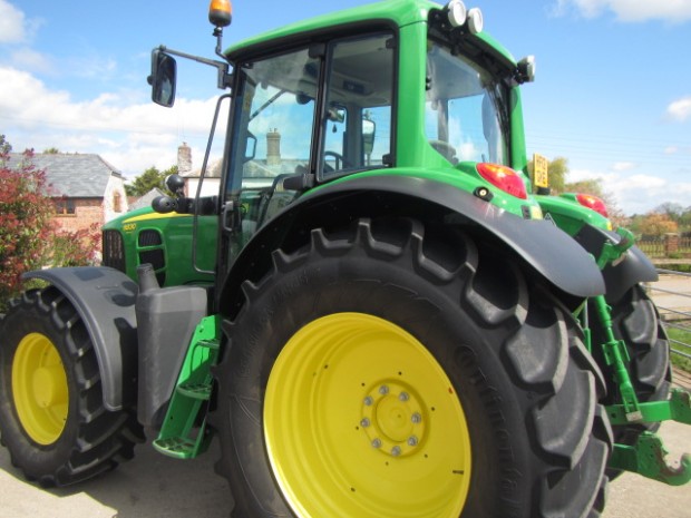 John Deere 6830