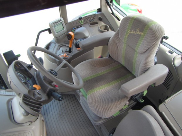 John Deere 6830