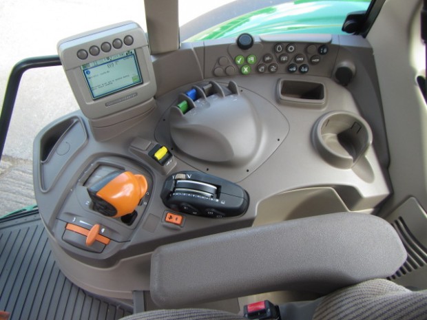 John Deere 6830