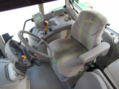 John Deere 6830