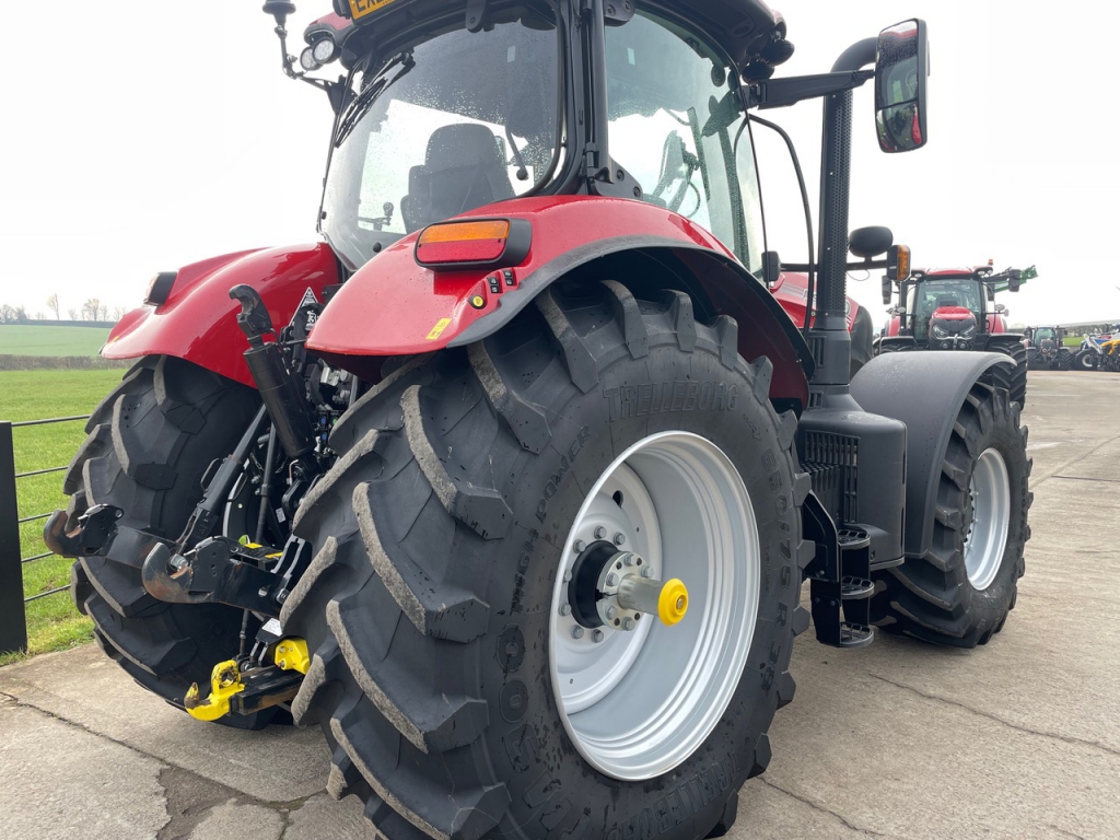 Case CVX 240