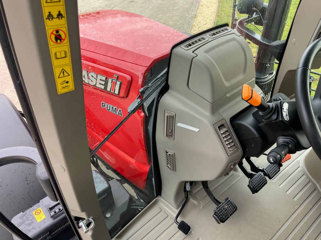 Case CVX 240