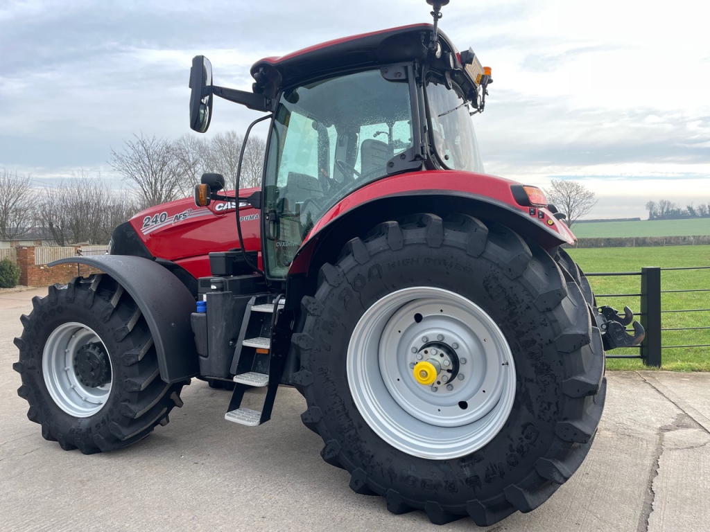 Case CVX 240