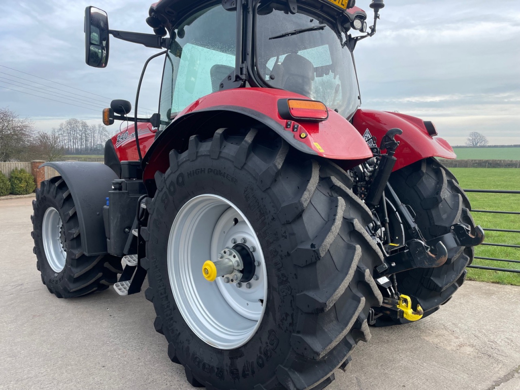Case CVX 240