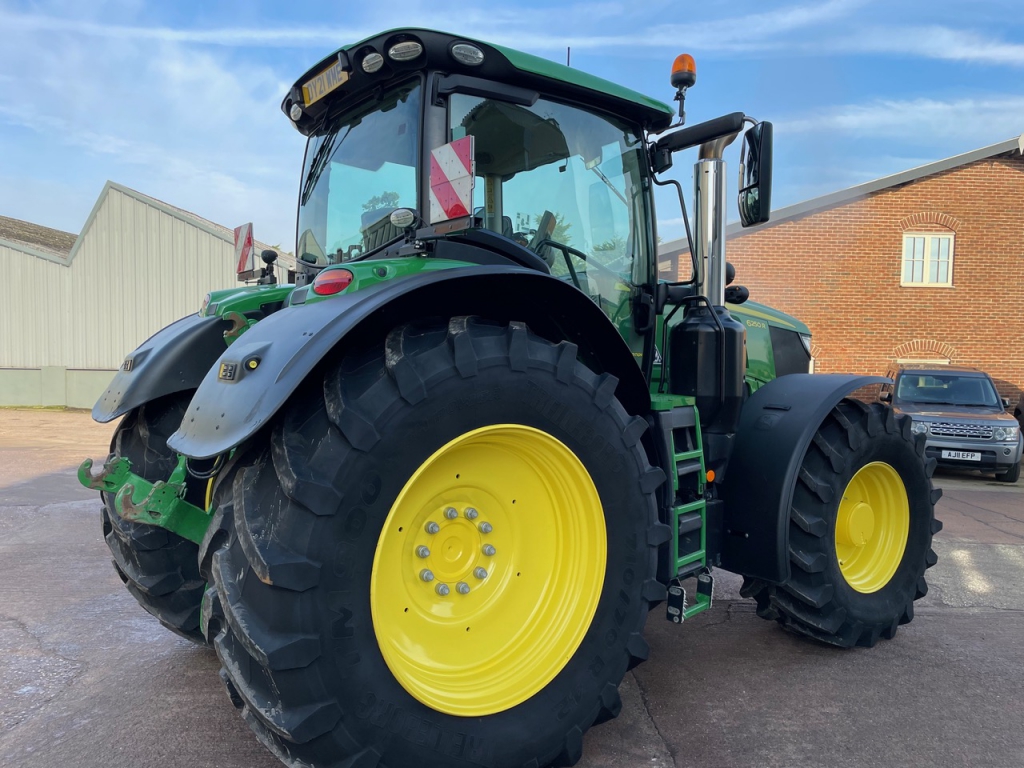 John Deere 6250R