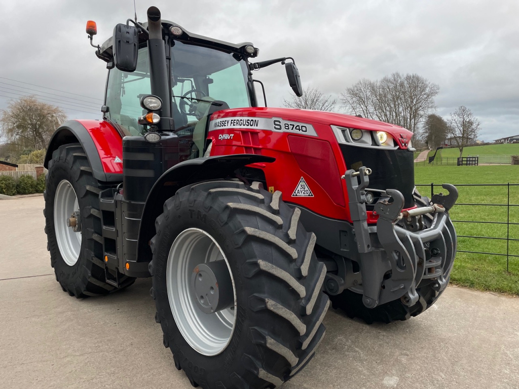 Massey Ferguson 8740S
