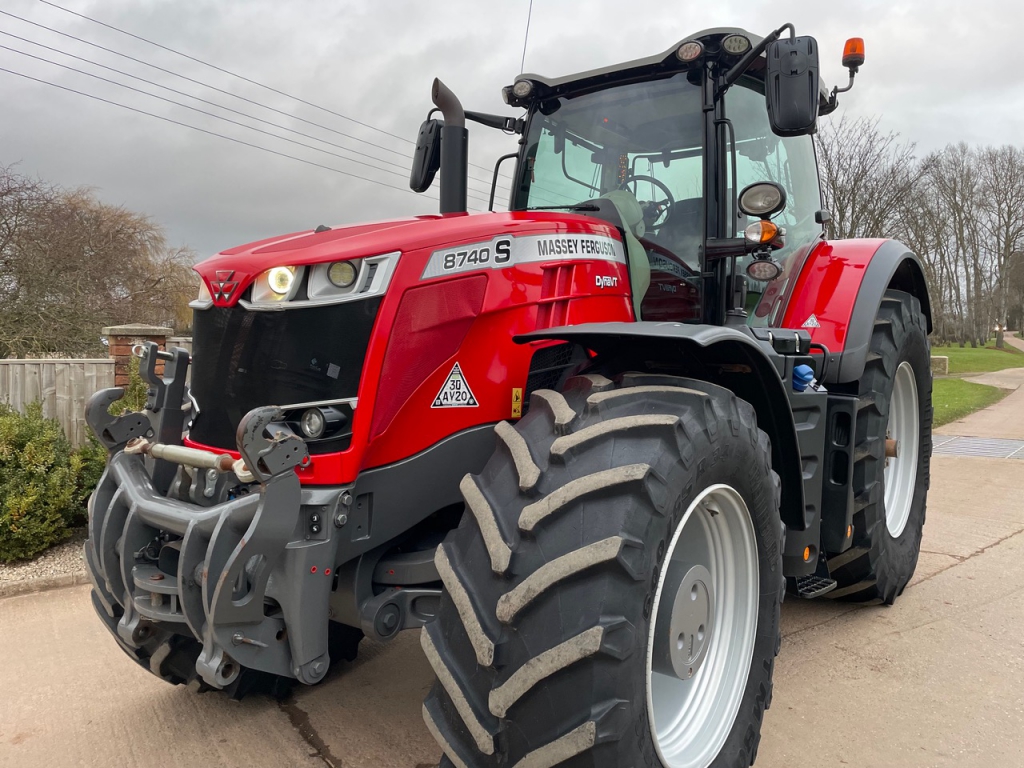 Massey Ferguson 8740S