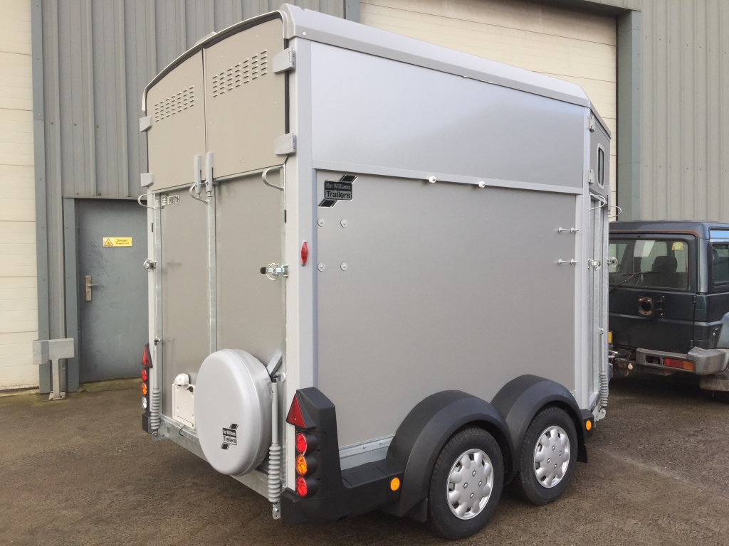 Ifor Williams HB511 horse box trailer
