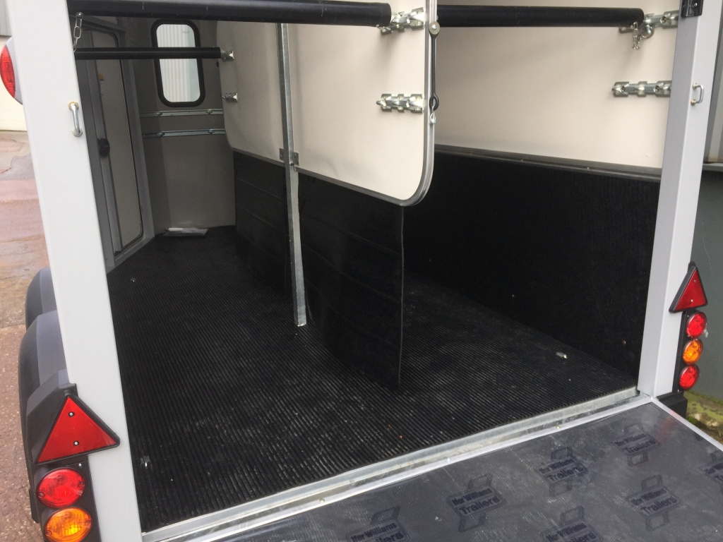 Ifor Williams HB511 horse box trailer