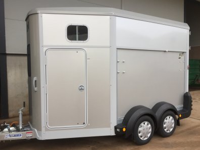 Ifor Williams HB511 horse box trailer