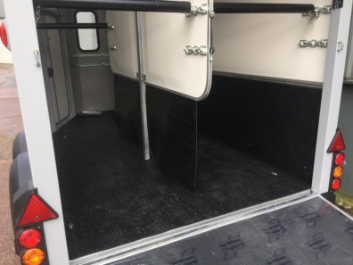 Ifor Williams HB511 horse box trailer