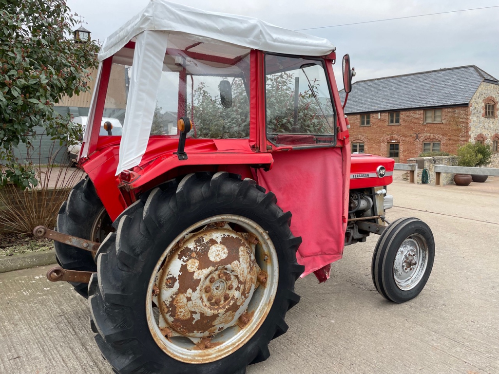 Massey Ferguson 148