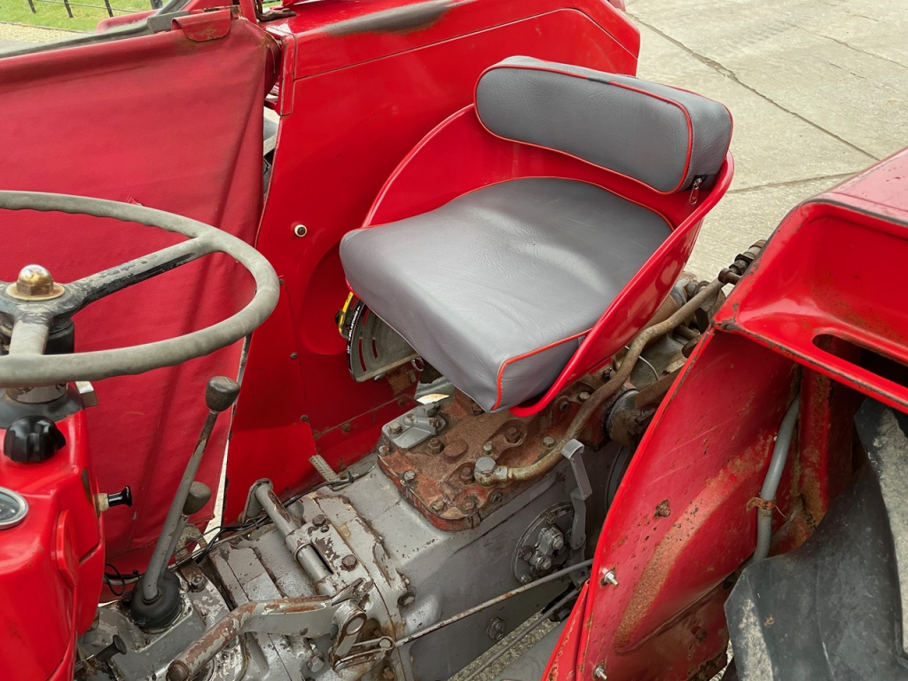 Massey Ferguson 148